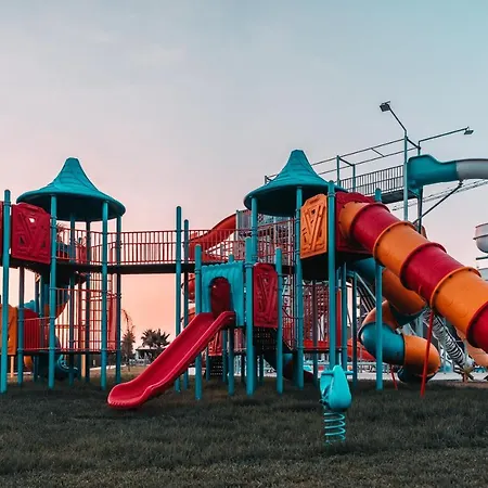 Ξενοδοχείο με διαμερίσματα Edelweiss Aqua & Trikomo